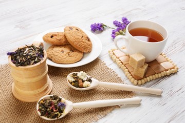Obraz na płótnie Canvas Herbal tea and cookies