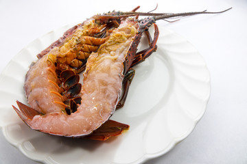 伊勢えびの鬼殻割り