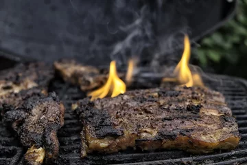 Photo sur Plexiglas Grill / Barbecue steaks grillés
