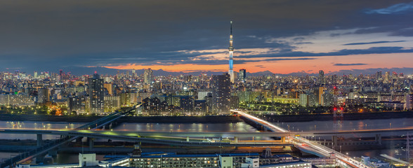 Naklejka premium Tokyo city view with Tokyo sky tree landmark..