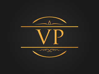 Luxurious Circle Ornament