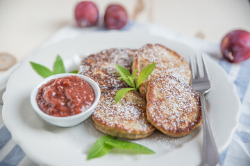 Pancakes mit Pflaumenmus