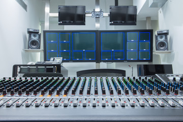 studio TV