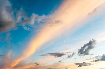 Obraz premium Spectacular vibrant sky background at sunset .