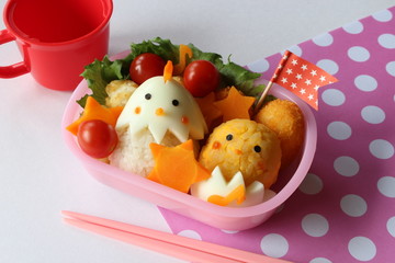 にわとりとひよこのお弁当 © go2spike