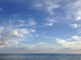 Fototapeta na wymiar Beautiful sky daylight in the sea