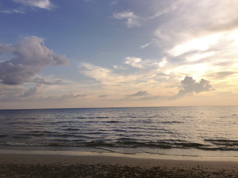 Fototapeta light of sunset beach,beautiful sky,sunset in the sea