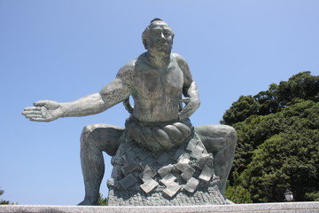 相撲力士の像