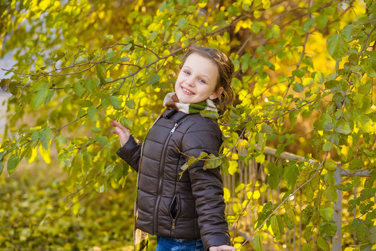 Autumn girl  portrait smiling outdoors at the park
