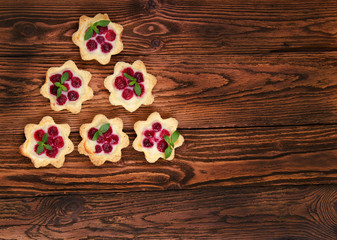 Tartlets with raspberries