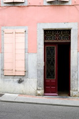 Fototapeta na wymiar Facciata di casa rosa
