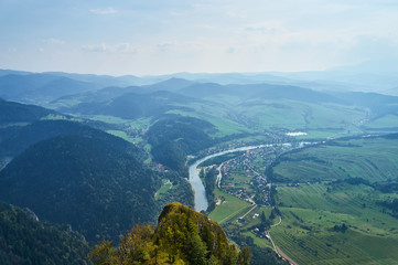 Beautiful panoramic view of the Pieniny National Park, Poland in sunny september day from Trzy Korony - English: Three Crowns © udmurd