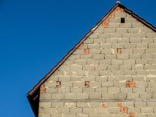 Unverputztes Haus