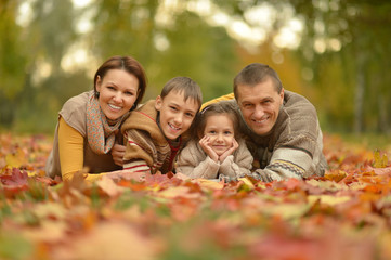 Fototapeta premium Family relaxing in autumn park