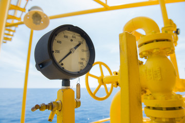 Pressure gauge for monitoring measure pressure in oil and gas process, Oil and gas offshore...