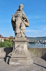 Fototapeta na wymiar Karl der Große, Alte Mainbrücke, Würzburg