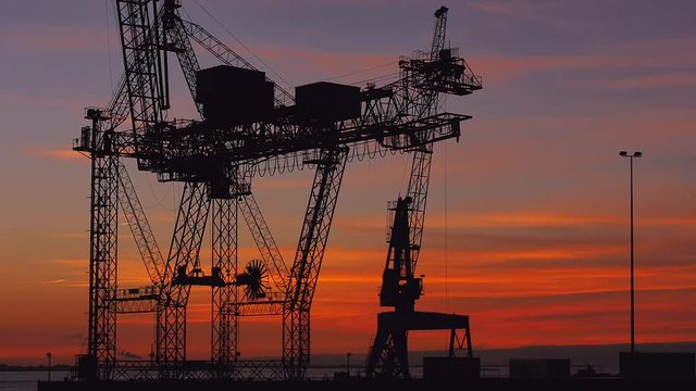 Bananenentladungsmaschine im Abendlicht, Bremerhaven