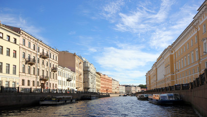 Obraz premium Canal and historic buildings in Saint-Petersburg