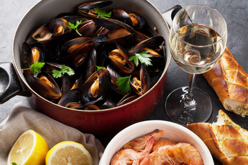 Mussels and shrimps
