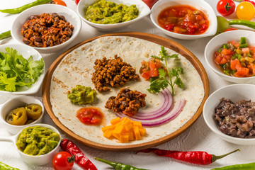 タコスセット　メキシコのグルメ　Mexican food tacos