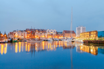 Obraz premium Gdansk. Central embankment at night.