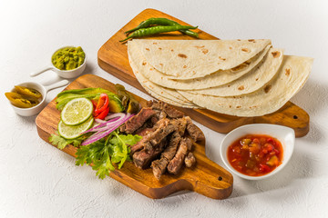 タコスセット　メキシコのグルメ　Mexican food tacos