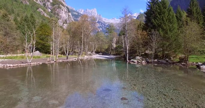 Aerial 4k - Val di Mello - Valmasino (IT) - Sorvolo radente del laghetto 