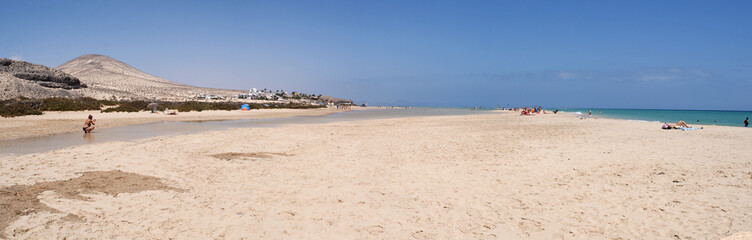 Fuerteventura, Isole Canarie: la laguna di Jandia, una delle spiagge più famose dell'isola, lungo la Costa Calma, il 4 settembre 2016