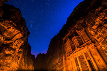 Treasury (Khasneh) in Petra, Jordan at night. Petra by Night in the light of 1,800 candles. - obrazy, fototapety, plakaty