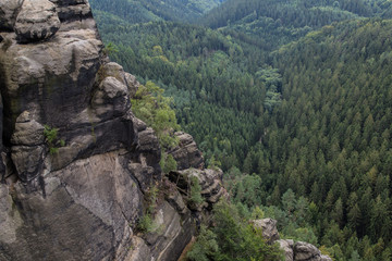 Fototapeta na wymiar Blick in das Tal Heringsgrund, Nationalpark Sächsiche Schweiz