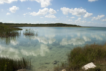 Fototapeta premium Mountain lake scene. lago Peten Itza. Guatemala