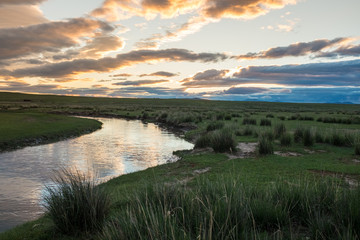 Fototapeta na wymiar Rivière dans la steppe, Mongolie
