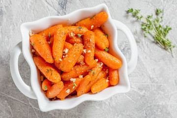 Honey Glazed Baby Carrots With Thyme