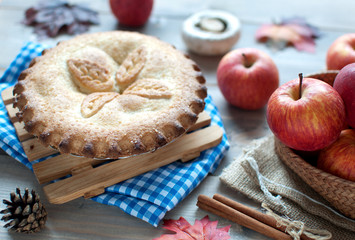 Thanksgiving apple pie