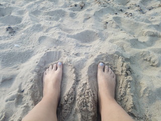 F&uuml;&szlig;e im Sand