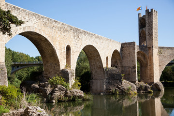 Fototapeta na wymiar Puente medieval
