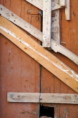 declino di una porta in legno 