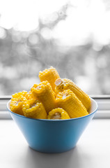 Cooked corn in a bowl © twister025