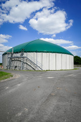 Biogasanlage - Gärbehälteranlage, Hochformat