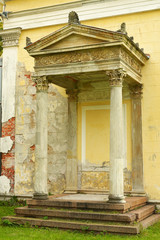 Obraz premium The porch in an old building.