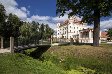 Fototapeta na wymiar Palace in Wojanow, Poland