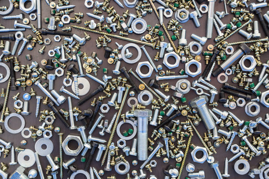 Schrauben und Muttern