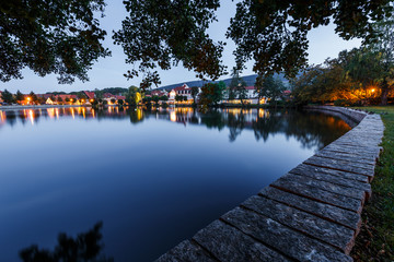 Am Ufer Forellenteich in Ilsenburg, Sachsen-Anhalt