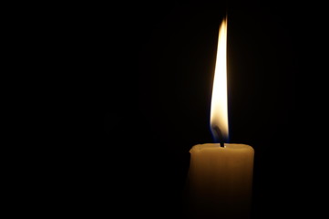 Kerze im Dunkeln