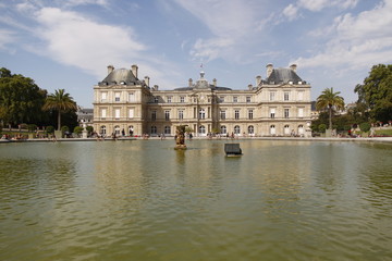 Fototapeta na wymiar Sénat, palais du Luxembourg à Paris