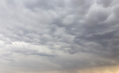 beautiful sky with clouds in the evening