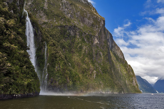 Stirling Falls , Milford Sound, Fiordland, South Island of New Zealand