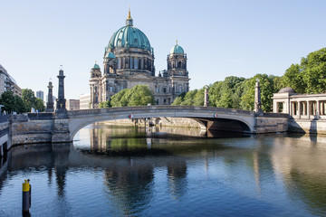 Berliner Innenstadt, Blick zum Berliner Dom an der Spree © F. Krawen