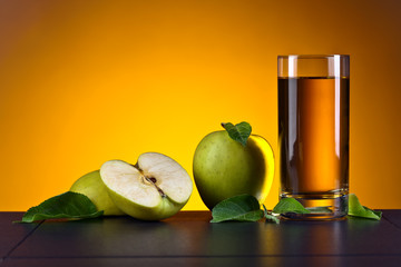 glass of apple juice