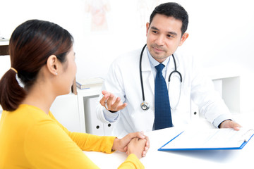 Fototapeta premium Doctor consulting with young woman